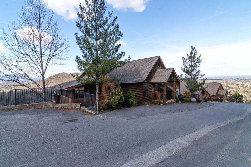 1584 Bears Den Way, Sevierville, TN 37862