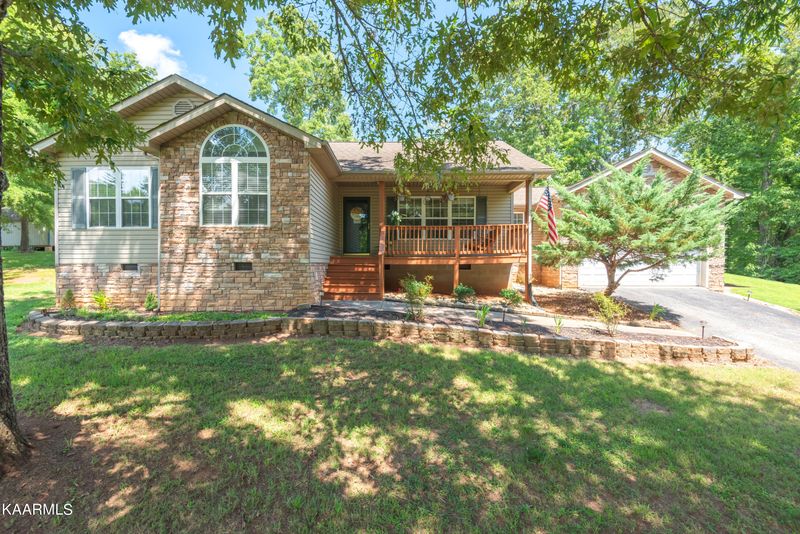 1584 Bluff Rd, Harriman, TN 37748