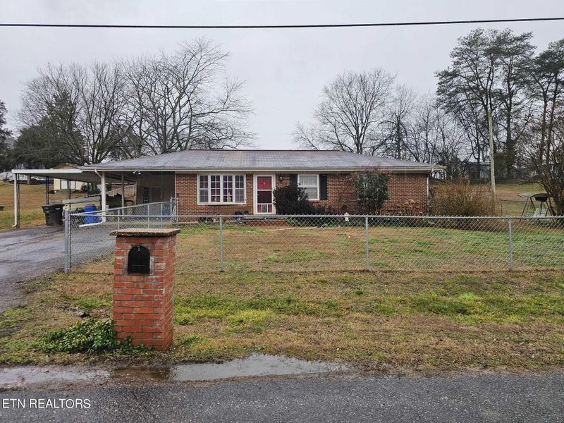 1584 Crescent Dr, Loudon, TN 37774