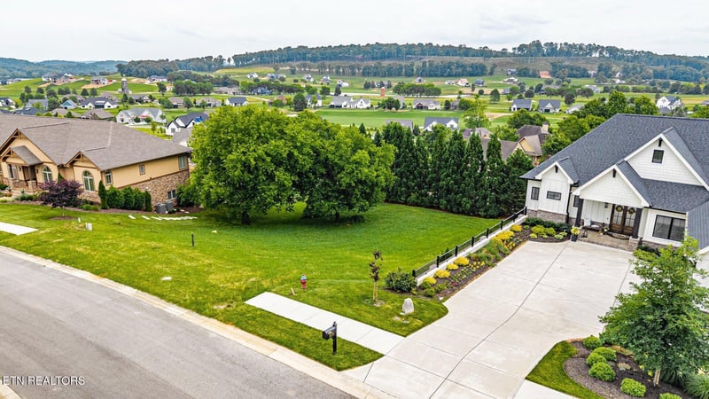 1587 Eagle Point Dr, Loudon, TN 37774