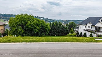 1587 Eagle Point Dr, Loudon, TN 37774