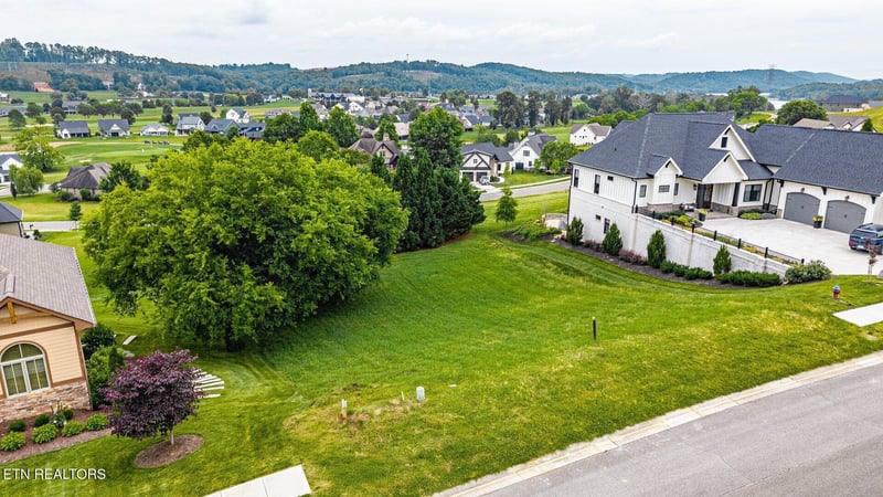 1587 Eagle Point Dr, Loudon, TN 37774