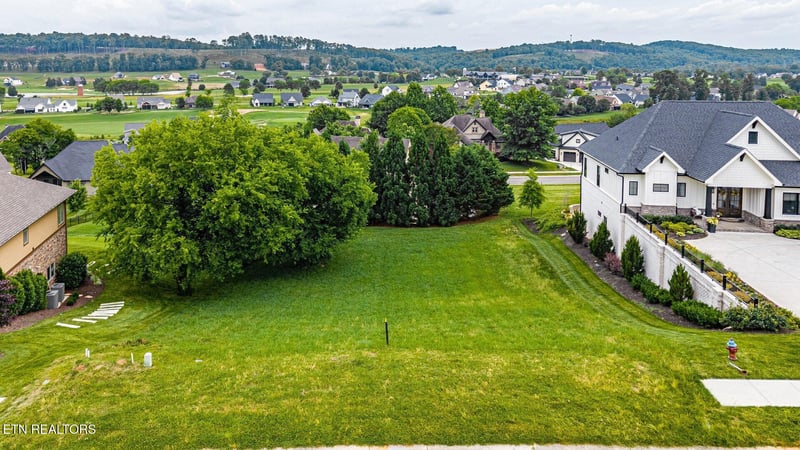 1587 Eagle Point Dr, Loudon, TN 37774