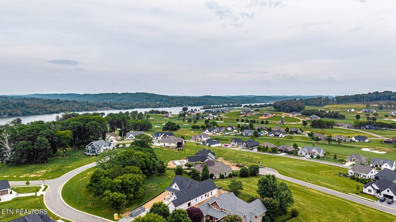 1587 Eagle Point Dr, Loudon, TN 37774