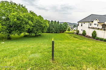 1587 Eagle Point Dr, Loudon, TN 37774