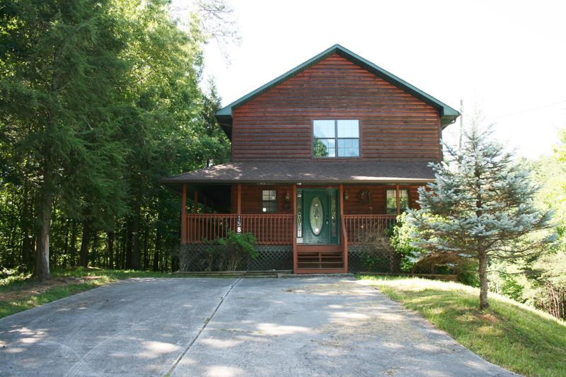 1587 Upper Middle Creek Rd, Sevierville, TN 37876