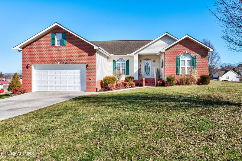 159 Austin Ln, Jacksboro, TN 37757