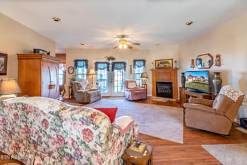159 Austin Ln, Jacksboro, TN 37757