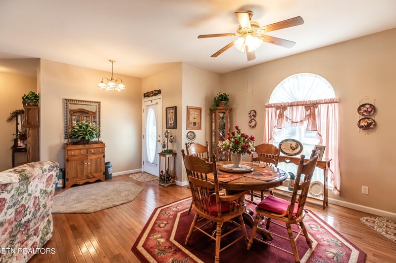 159 Austin Ln, Jacksboro, TN 37757