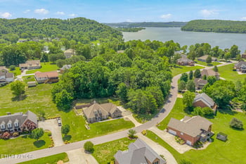 159 Bradford Village Way, Kingston, TN 37763