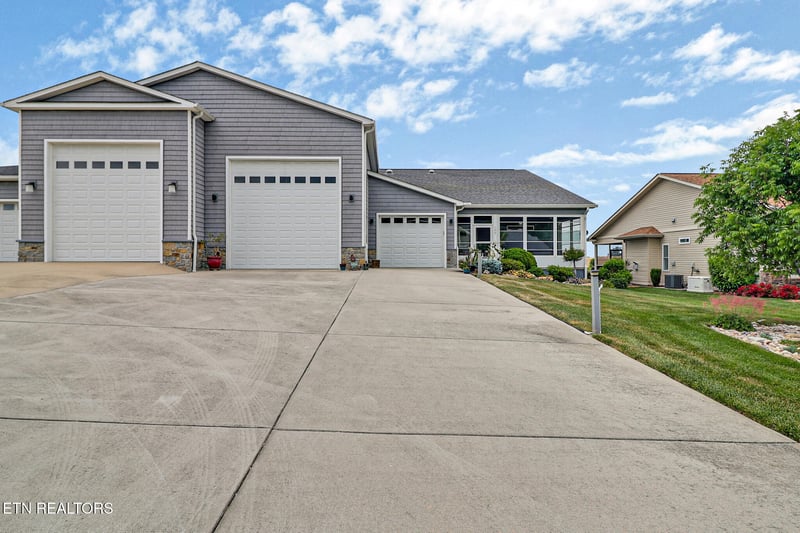 159 Holly Tree Dr, Crossville, TN 38555