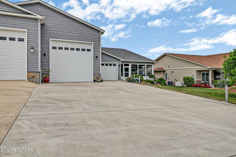 159 Holly Tree Dr, Crossville, TN 38555