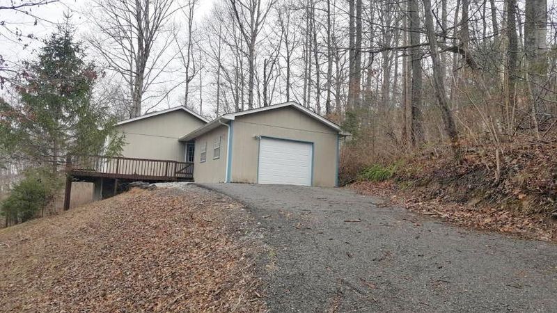 159 Mcdeerman Rd, Jacksboro, TN 37757