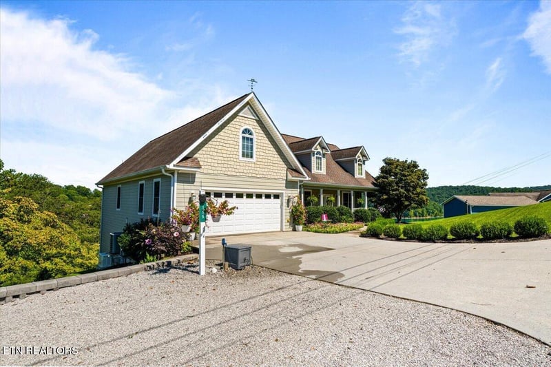159 Reflection Ln, Lafollette, TN 37766