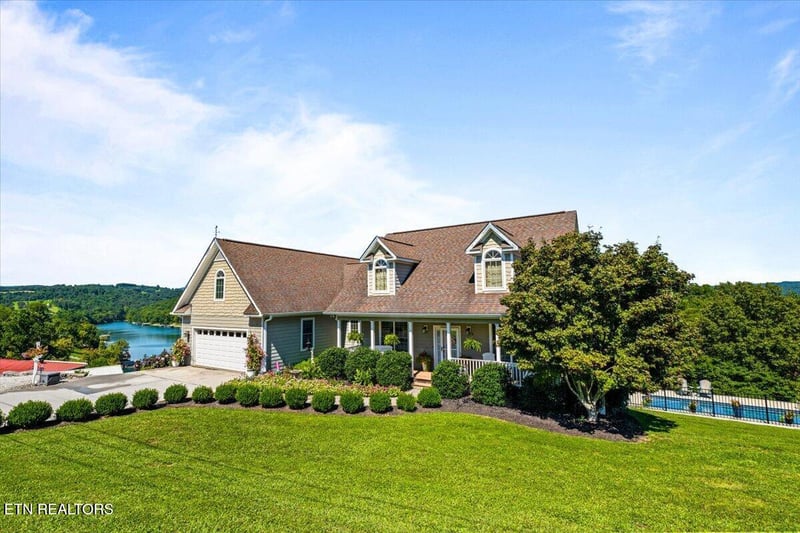 159 Reflection Ln, Lafollette, TN 37766