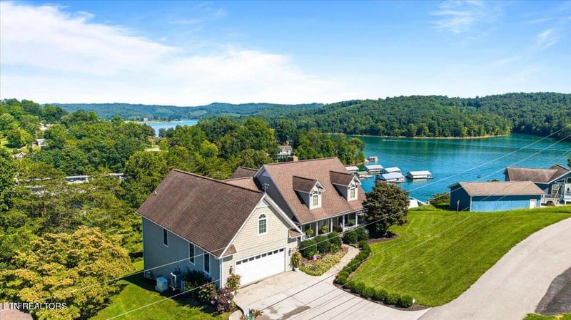 159 Reflection Ln, Lafollette, TN 37766