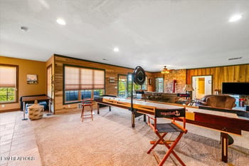 159 Reflection Ln, Lafollette, TN 37766