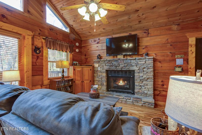 1590 Walt Price Rd, Sevierville, TN 37876