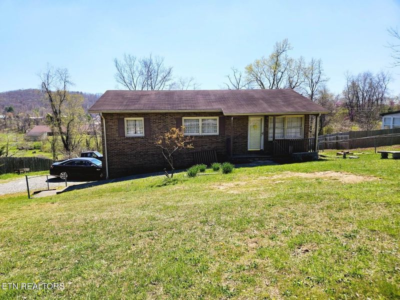 1592 Back Valley Rd, Lafollette, TN 37766