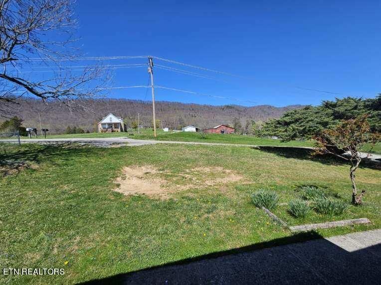 1592 Back Valley Rd, Lafollette, TN 37766