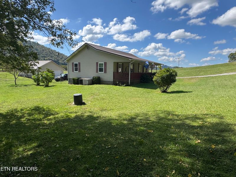 1592 Dry Valley Rd, Thorn Hill, TN 37881
