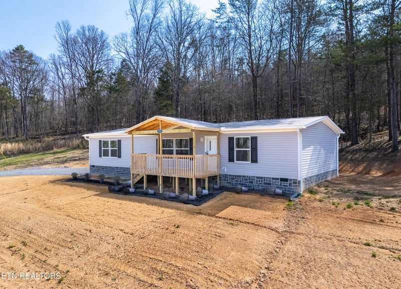 1593 Sweetwater Rd, Philadelphia, TN 37846