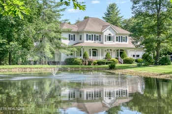 16 Basses Creek Ln, Crossville, TN 38572