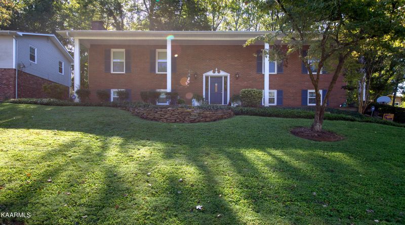16 Clark Pl, Oak Ridge, TN 37830