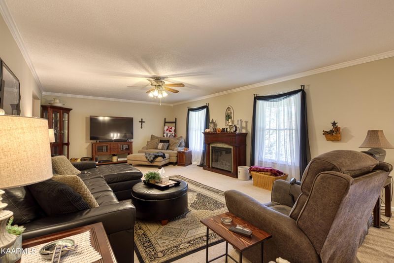 16 Clark Pl, Oak Ridge, TN 37830
