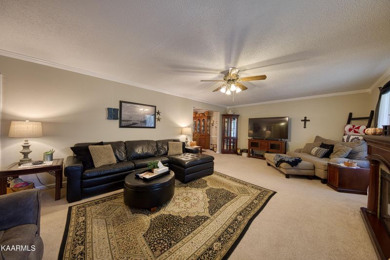 16 Clark Pl, Oak Ridge, TN 37830
