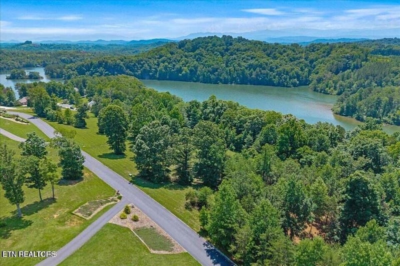16 Copper Still Way, Madisonville, TN 37354