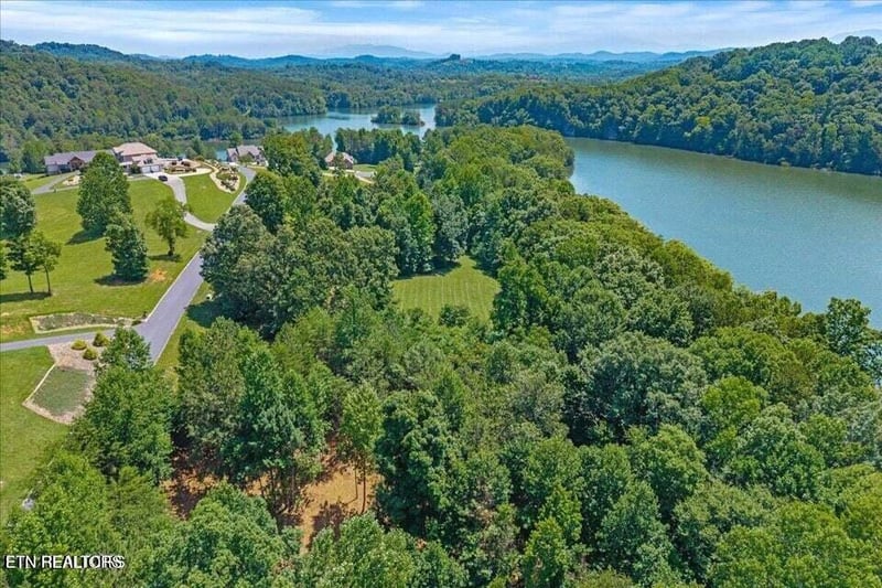 16 Copper Still Way, Madisonville, TN 37354