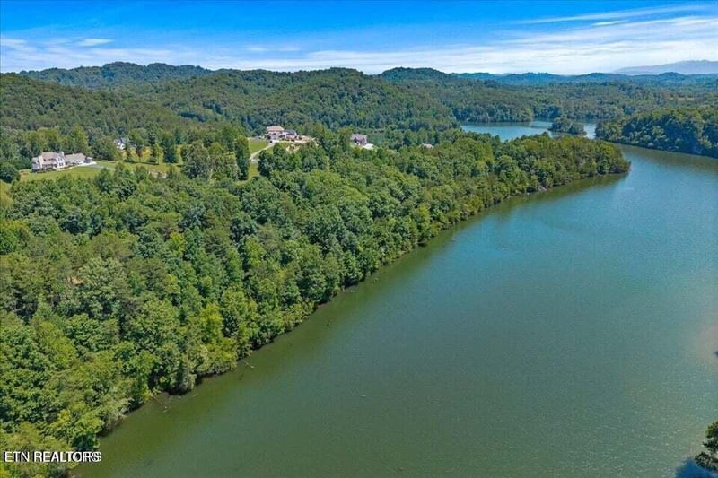 16 Copper Still Way, Madisonville, TN 37354