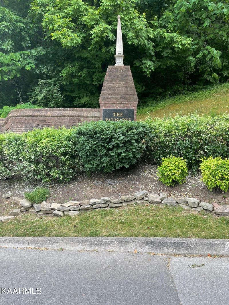 16 E Pinnacle Way, Oak Ridge, TN 37830