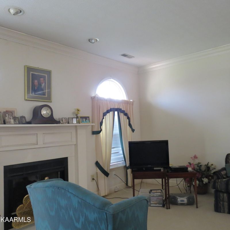 16 Rivers Ct, Oak Ridge, TN 37830