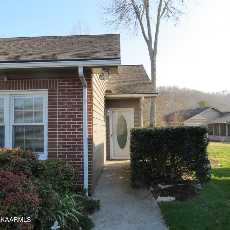 16 Rivers Ct, Oak Ridge, TN 37830