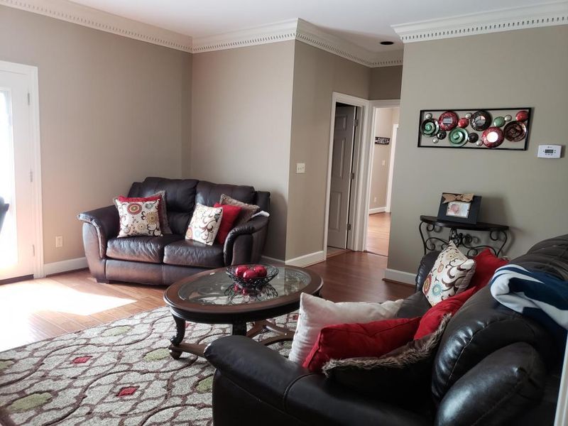 16 Riverside Dr, Oak Ridge, TN 37830