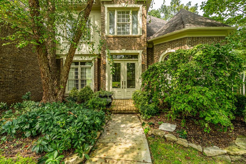 16 Rockingham Ln, Oak Ridge, TN 37830