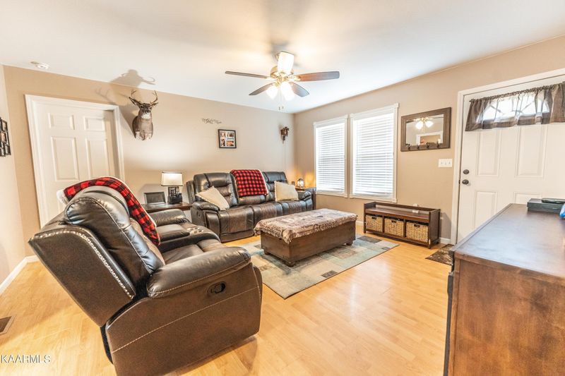 16 Rusty Blue Dr, Crossville, TN 38555