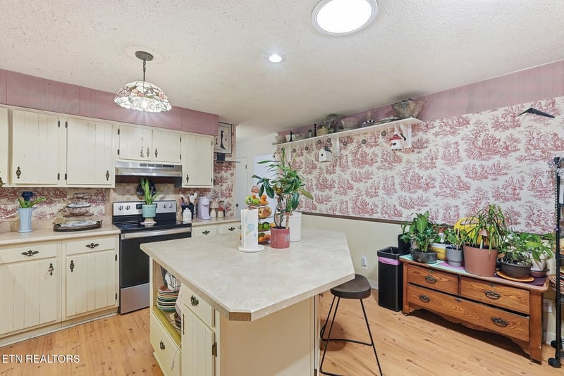 16 Sweetbriar Ct, Crossville, TN 38558