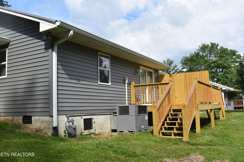 16 Wood Ln, Sparta, TN 38583
