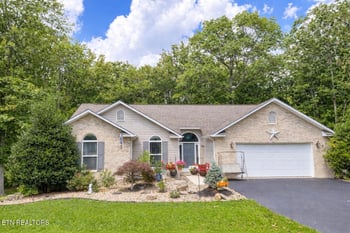 160 Brady Ln, Oneida, TN 37841