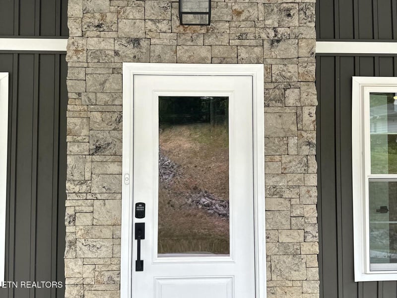 160 California Ave, Oak Ridge, TN 37830