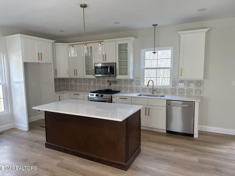 160 California Ave, Oak Ridge, TN 37830