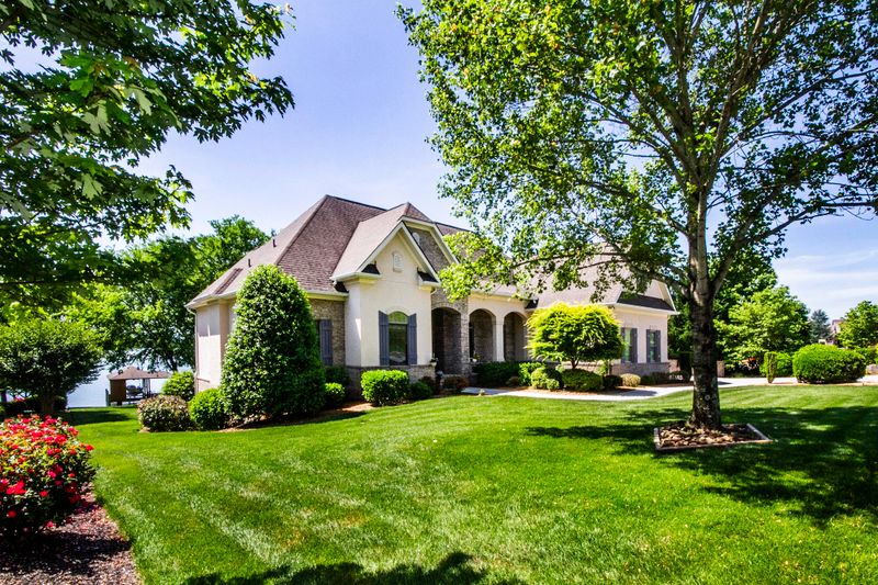 160 Chickadee Cir, Vonore, TN 37885
