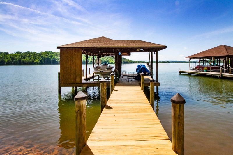 160 Chickadee Cir, Vonore, TN 37885