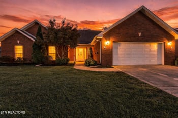160 Edinburgh Dr, Lenoir City, TN 37771