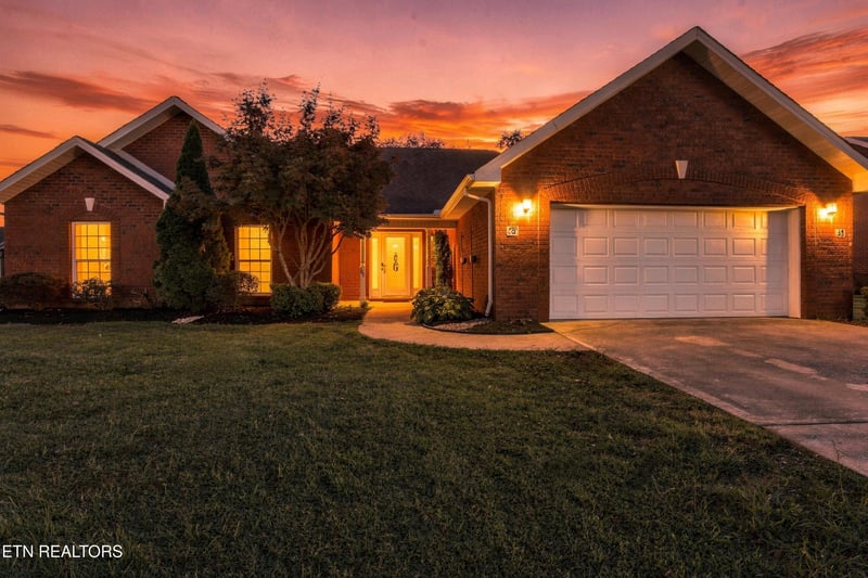 160 Edinburgh Dr, Lenoir City, TN 37771