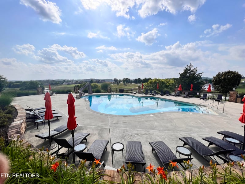 160 Flip Flop Way, Loudon, TN 37774