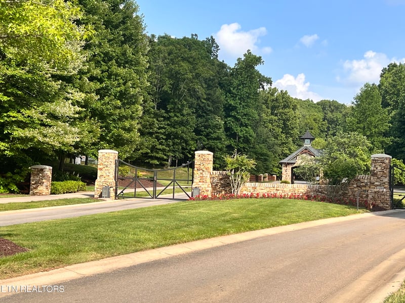 160 Flip Flop Way, Loudon, TN 37774
